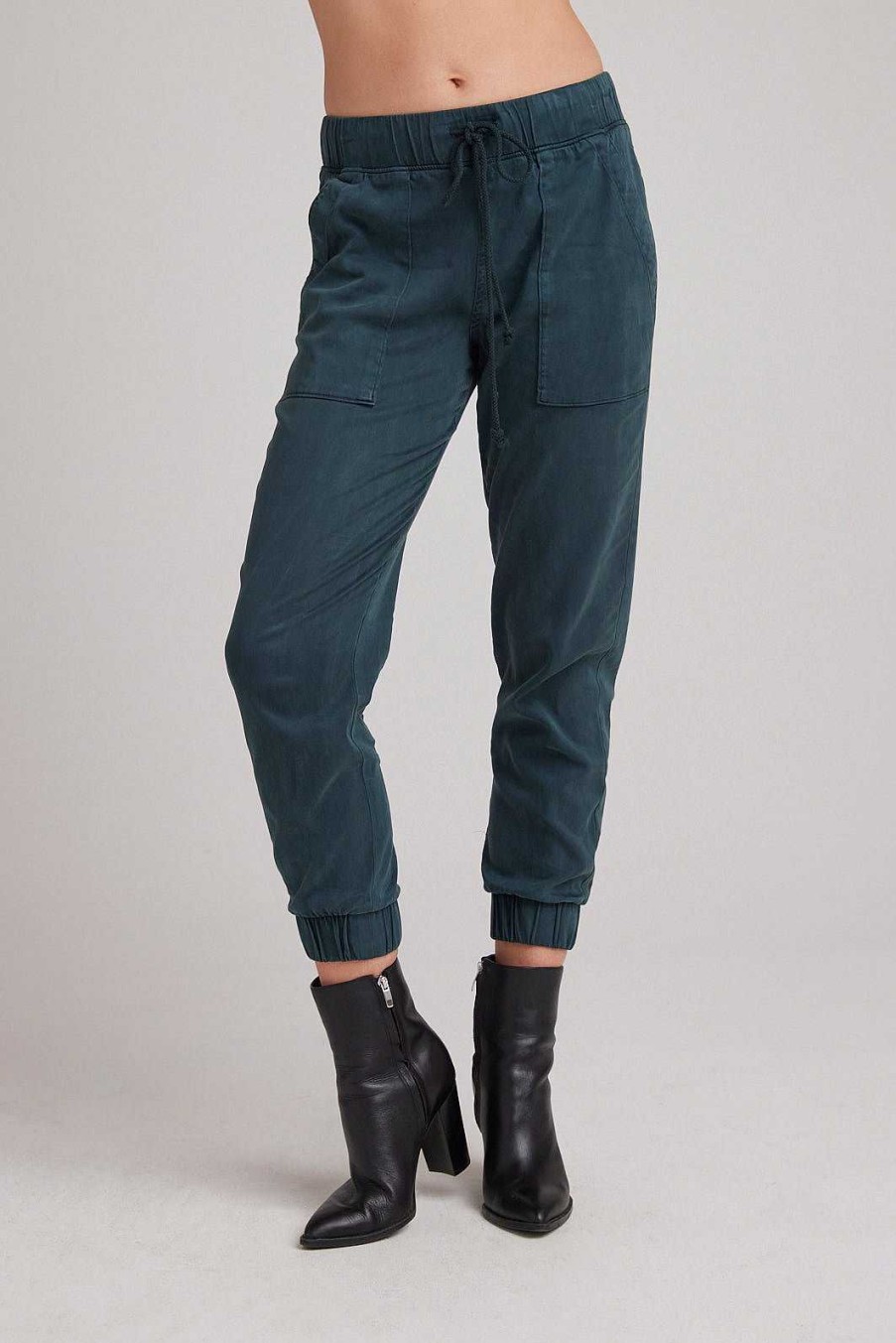 Bella Dahl Pocket Jogger - Jade Night Pants