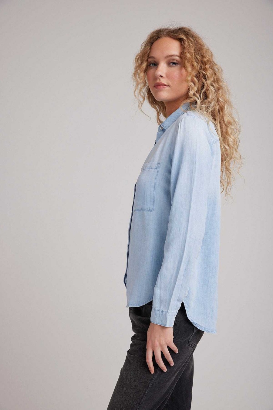 Bella Dahl Two Pocket Classic Button Down - Sunbleach Wash Long Sleeve